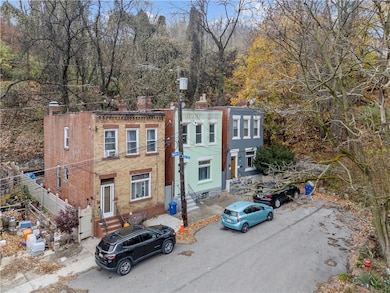 147 Moultrie St, Pittsburgh, PA 15219 - photo 2