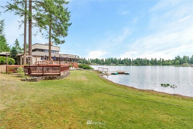 nearby lakefront dining!