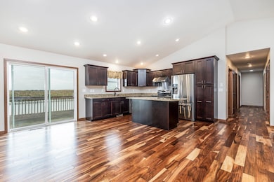 360 Shrewsbury Ln, Dubuque, IA 52003 - photo 5