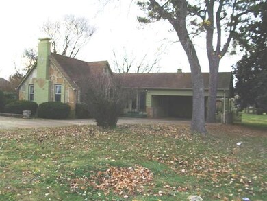 834 S Cannon Blvd, Shelbyville, TN 37160 - photo 2