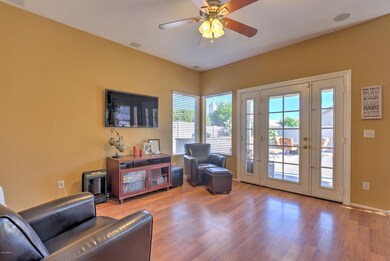 421 W Pecan Pl-12