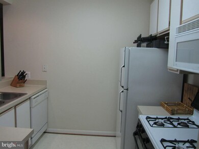 110 Chevy Chase St, Gaithersburg, MD 20878 - photo 4