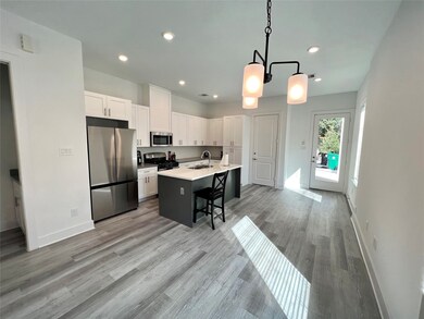 221 Oriole St unit A, Houston, TX 77018 - photo 2