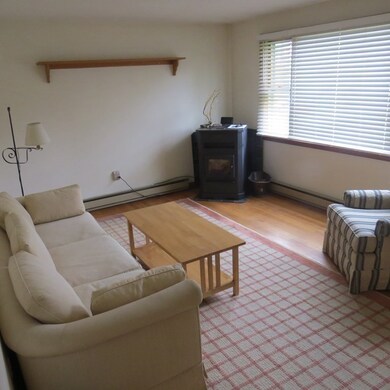 10 Lawndale St, Easthampton, MA 01027 - photo 4