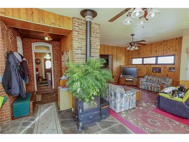 Entry/Foyer.