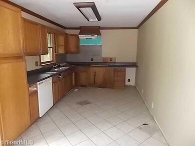 217 Greenvale Rd, Asheboro, NC 27203 - photo 7