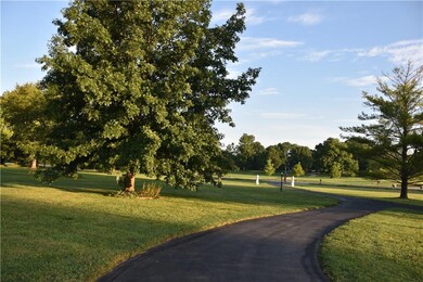987 W Stones Crossing Rd, Greenwood, IN 46143 - photo 2