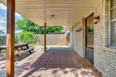 810 Phillips Dr, Ennis, TX 75119 - photo 4
