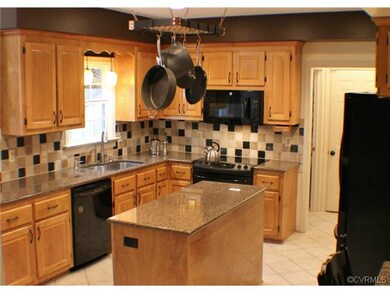 Spacious Kitchen, 2 pantries!  New appliances!