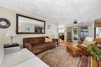 Smooth ebb and flow between all the rooms.