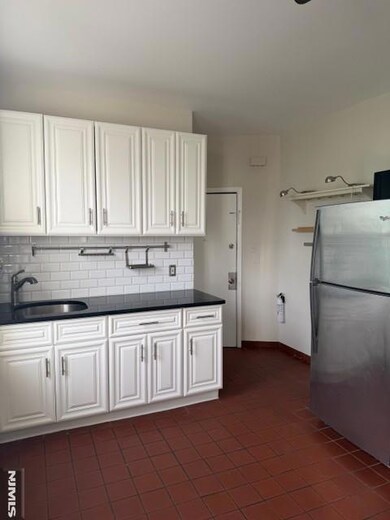 176 Shaw St unit 4, Garfield, NJ 07026 - photo 3