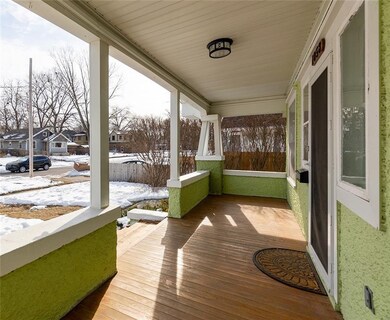 Large front porch/deck