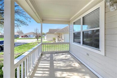 514 S Saturn Dr, Raymore, MO 64083 - photo 3