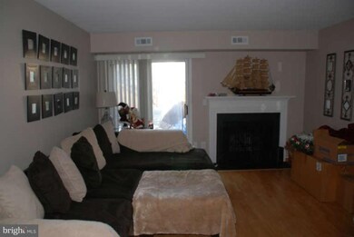 4178 Pleasant Meadow Ct unit 104C, Chantilly, VA 20151 - photo 3