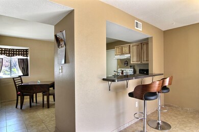 Kitchen-Breakfast_Bar