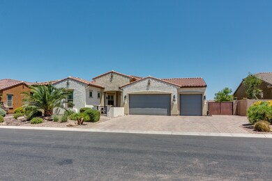Curb appeal! Lots of parking!