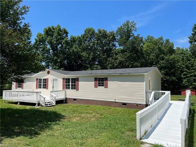 1386 Southmont Dr, Asheboro, NC 27205 - photo 2