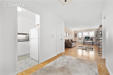 Roosevelt Terrace unit 8M, Jackson Heights, NY 11372 - photo 5