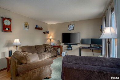 2230 W 55th St, Davenport, IA 52806 - photo 3