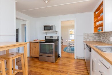 8 Somerset Ave, Old Orchard Beach, ME 04064 - photo 3