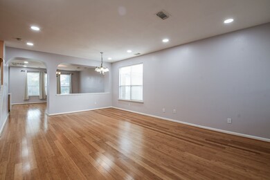 LIVING / DINING