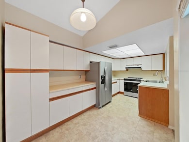 700 Starkey Rd unit 644, Largo, FL 33771 - photo 7