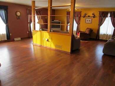 Den/Family/Great Room. Gigantic great room with 3/