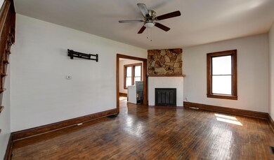 Living Room (2)
