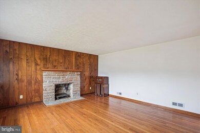 709 E Maple Rd, Linthicum Heights, MD 21090 - photo 4