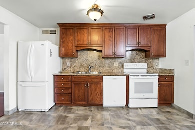 6749 W Windsor Ave, Phoenix, AZ 85035 - photo 6