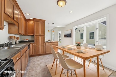 15-web-or-mls-Winslow Ave-S2609-012 virtually staged.jpeg