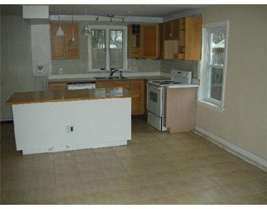 Kitchen. With Island