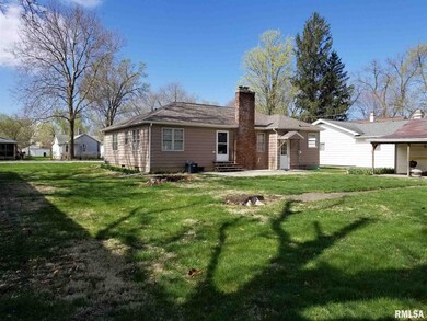 614 Wichita Ave, Lincoln, IL 62656 - photo 2