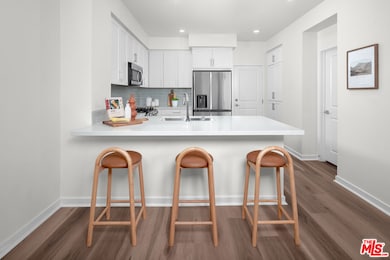 Model Kitchen Peninsula