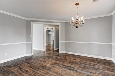 Empty room featuring ornamental molding, an inviti