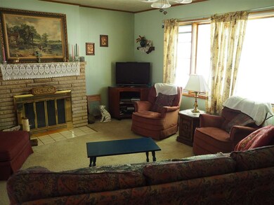 824 SW Grand Ct, Topeka, KS 66606 - photo 2