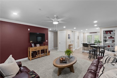 Living area with recessed lighting, ornamental mol