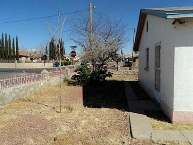 933 Giles Rd, El Paso, TX 79915 - photo 7