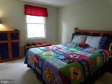 9912 Manet Rd, Burke, VA 22015 - photo 6