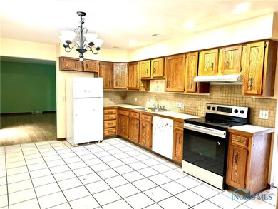 2202 N Kathy Ln, Genoa, OH 43430 - photo 2