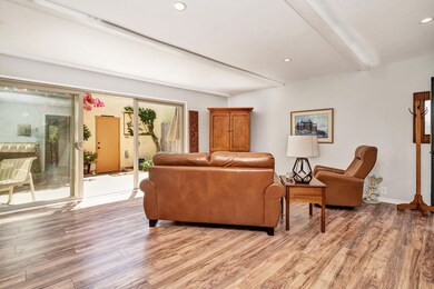 006_Living Room