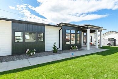 834 N Newport Loop, East Wenatchee, WA 98802 - photo 2