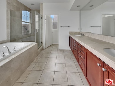 5692 Como Cir unit 34, Woodland Hills, CA 91367 - photo 5