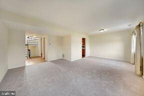 9524 Miranda Ct, Fairfax, VA 22031 - photo 6