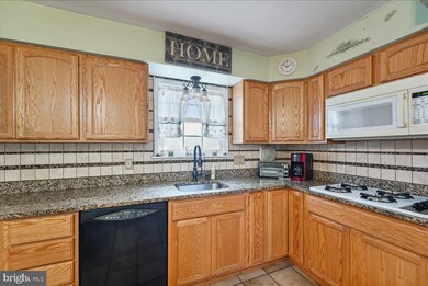 65 Woodlawn Ave, Broomall, PA 19008 - photo 6