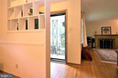 6529 Mulroy St unit 6050, McLean, VA 22101 - photo 3