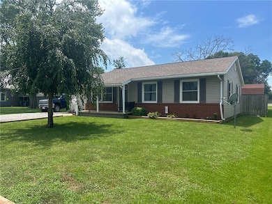 509 NE 2nd St, Casey, IL 62420 - photo 3