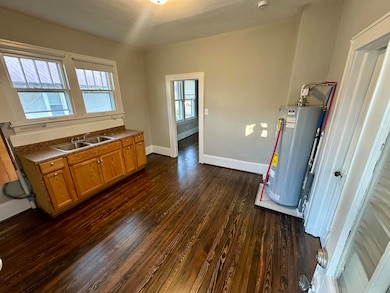 805 W Jackson St, Covington, VA 24426 - photo 6