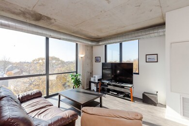 1714 W Roscoe St unit 409, Chicago, IL 60657 - photo 3