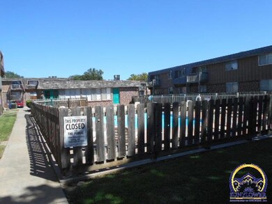 2319 SW Briarwood Plaza unit 107C, Topeka, KS 66611 - photo 3